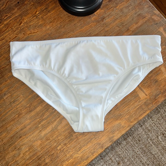 Xhilaration Women’s White Ribbed Cheeky Swim Bottoms. Size X. NWT - Picture 2 of 6